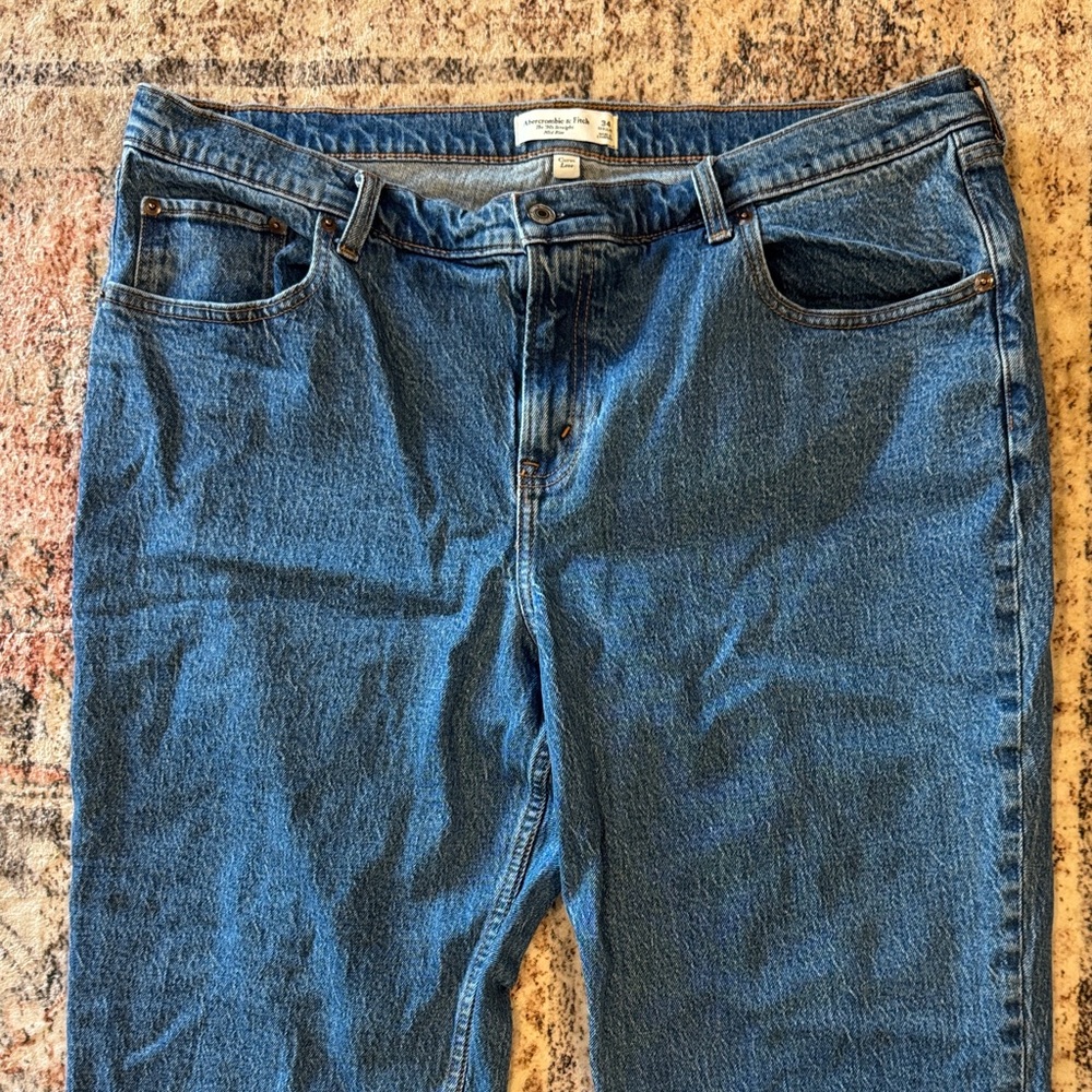 Abercrombie & Fitch Curve Love 90’s Straight Mid Rise Blue Denim Jeans